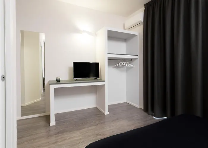 Minimal Rooms