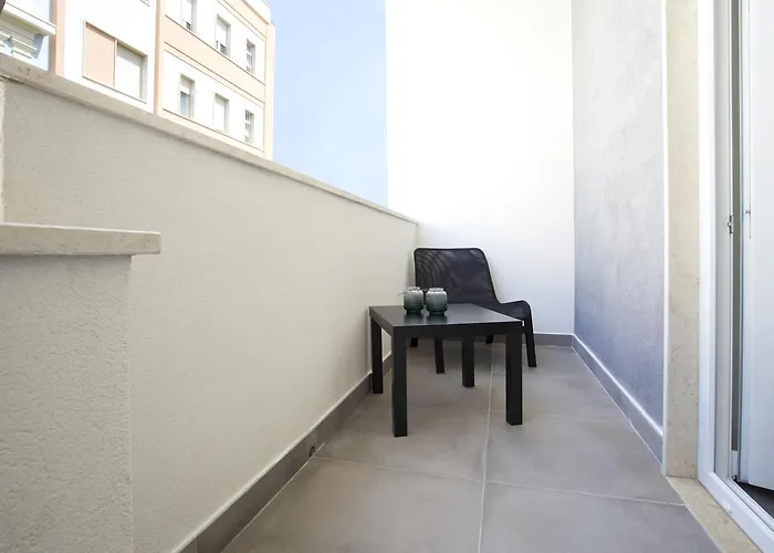 Minimal Rooms